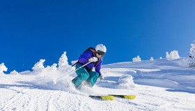 爱游戏-跨界巅峰对决，库里Scout激战皇家马德里80分钟，回归赛场胜负难料！